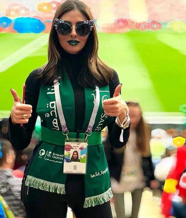 بالصورة - مريم حسين تشجع المنتخب السعودي بهذه الطريقة وتثير الغضب