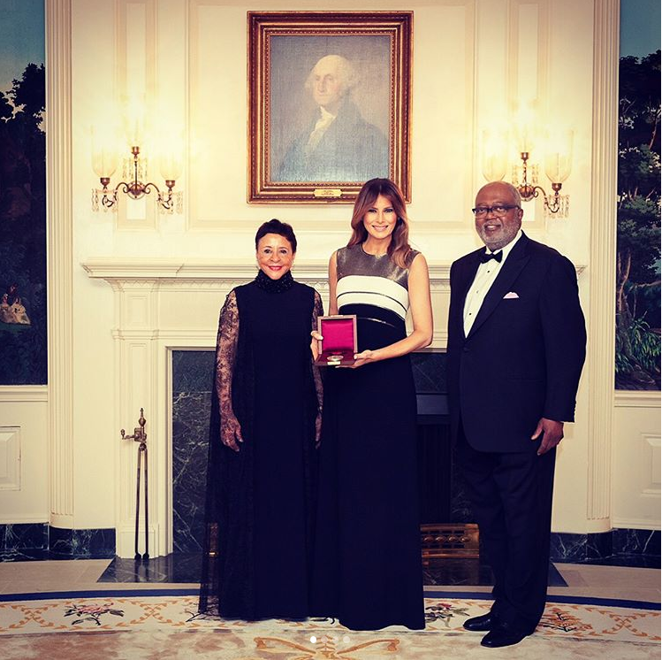 بالصور – الظهور الأول لميلانيا ترامب بعد غيابها الغامض... وهذا ثمن فستانها الفخم