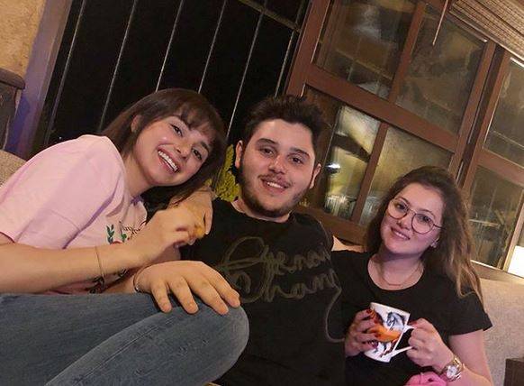 إبنتا عاصي الحلاني تثيران الجدل بصورهما الجديدة.. شاهدوا ماذا فعلتا