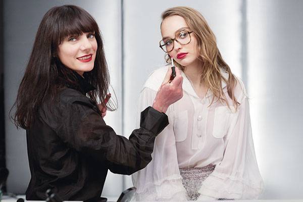 اكتشفي أي شخصية تلائمك من خلال Rouge Coco Lip Blush من Chanel