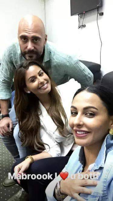 بالفيديو والصور- عقد قران مي سليم ووليد فواز بأحد مكاتب التوثيق بالقاهرة