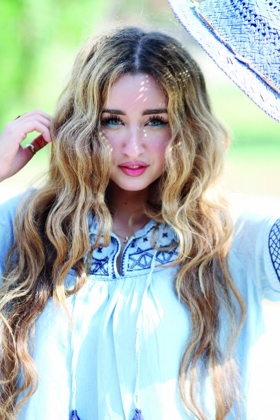 هنا الزاهد: لم أخضع لعمليات تجميل وهذا سر تعلّقي بشعري الطويل