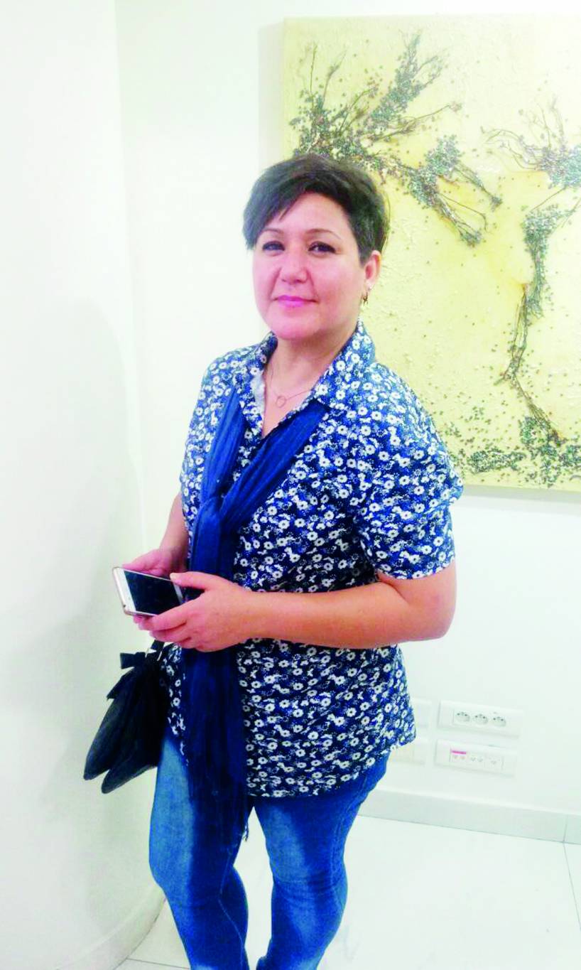 دينا عبدالقادر فنانة تشكيلية «عراقيلبنانية» ترسم الحب تكتب الطبيعة وتحلّق...