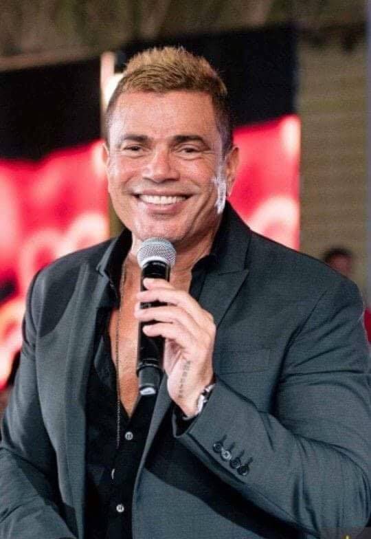 بالصور - عمرو دياب يصدم المتابعين بإطلالة لم يروها من قبل... ماذا فعل؟