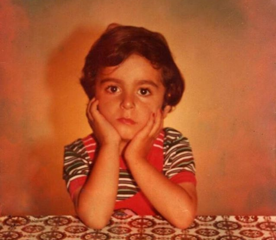 بالصور - خمنّوا أي نجم وسيم أصبح هذا الطفل الآن