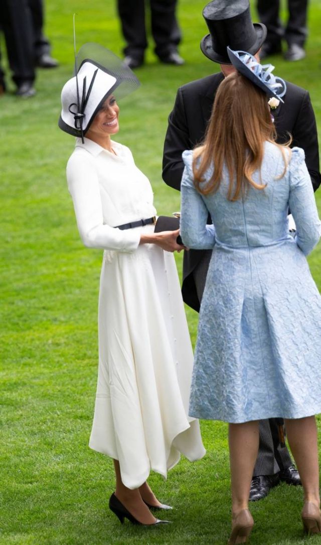 بالصورة – ما الذي فعلته ميغان ماركل لتثير الجدل بحذائها؟ إليكم التفاصيل