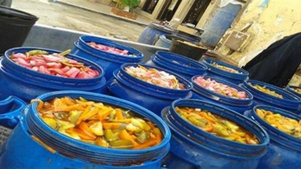 جريمة مرعبة تهز هذا البلد العربي... رجل وطفل في براميل مخللات