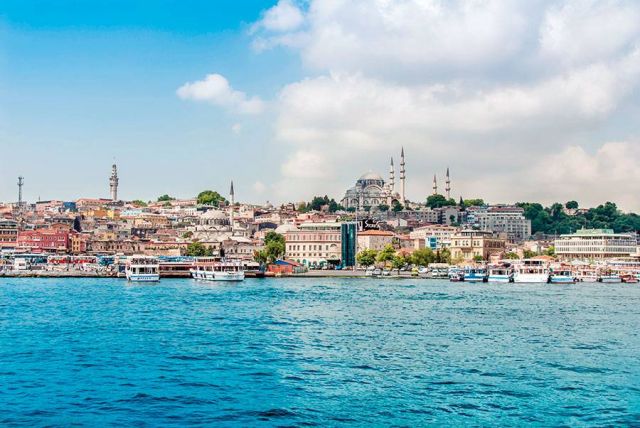 إسطنبول	لقاء الحضارات والثقافات في حكايات السياحة والتسوّق والموسيقى