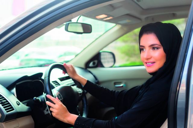 المرأة السعودية تقود سيارتها للمرّة الأولى