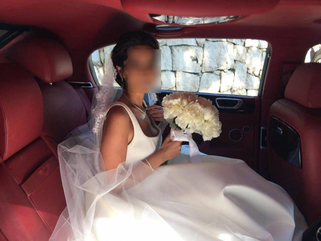 بالصور - اعلامية لبنانية شهيرة تدخل القفص الذهبي بعد حفل وداع العزوبية