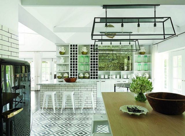 المطبخ تتكامل فيه الأناقة والأجواء الصناعية