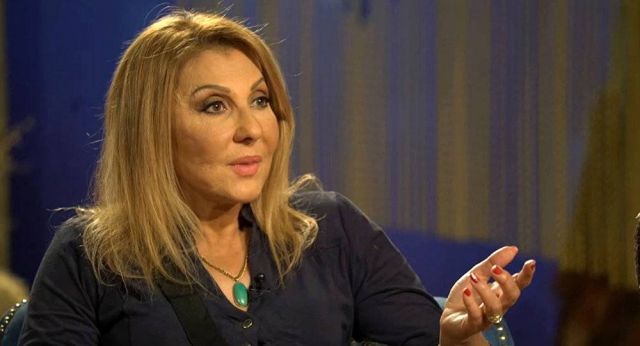 بالصور - نادية الجندي تتعرض لهجوم بسبب فستانها الصيفي