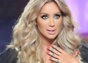 بالصور- مايا دياب تعيد إحياء صيحة من فترة الخمسينات