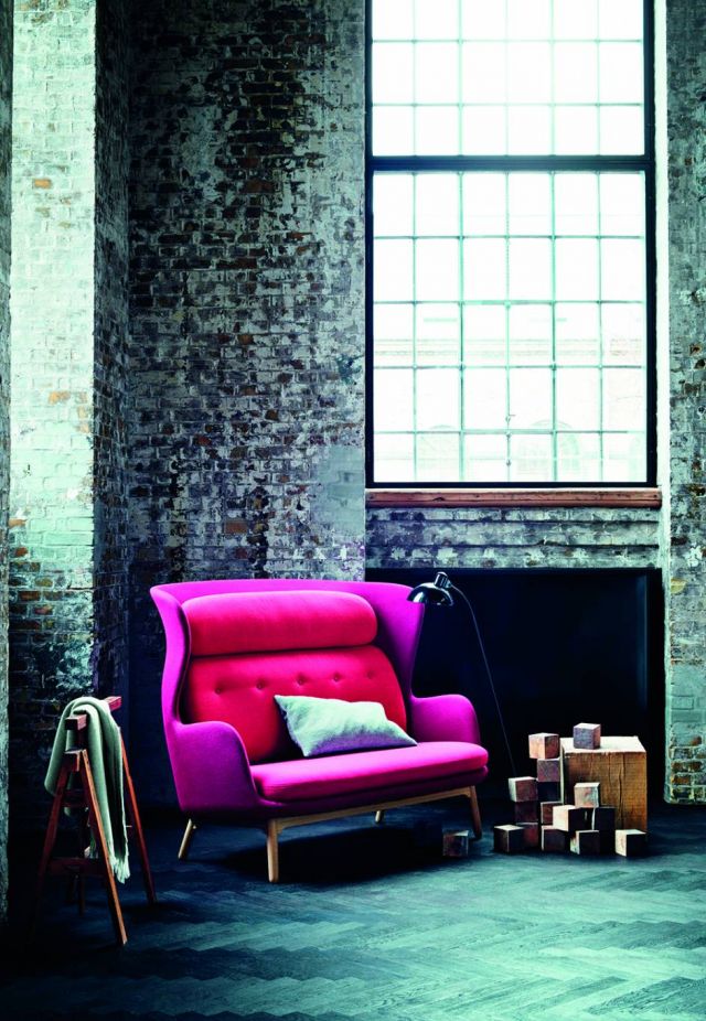 اللون أيضاً يشارك الضيوف أركان الضيافة