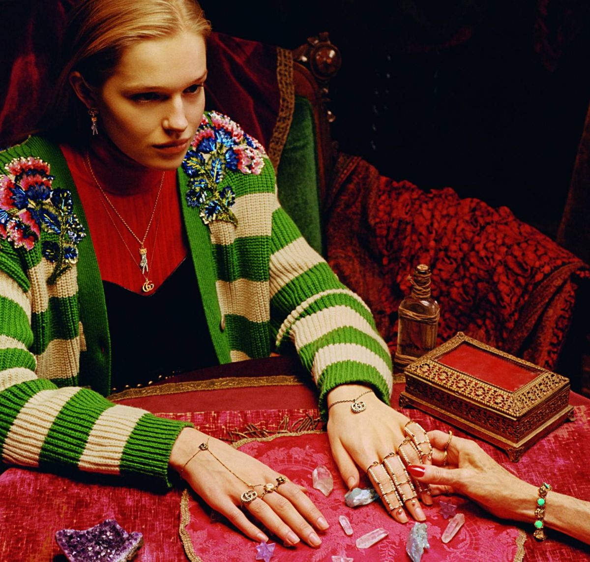 Gucci تطلق حملتها الإعلانية للساعات والمجوهرات