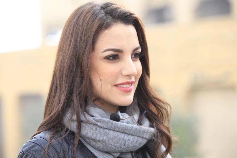بالصور- شاهدوا إطلالة درة في أحدث ظهور لها