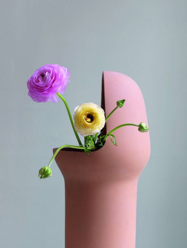 زهرية بديعة أقرب الى تحفة 