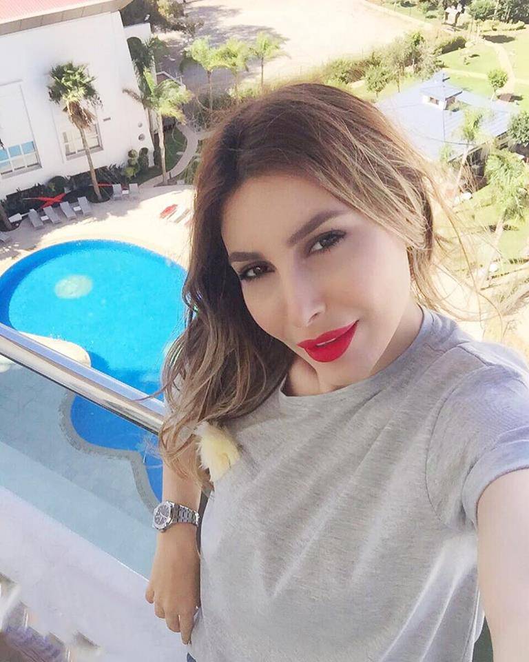 يارا تخطف الأنظار في مهرجان جرش بفستان يبلغ سعره آلاف الدولارات!