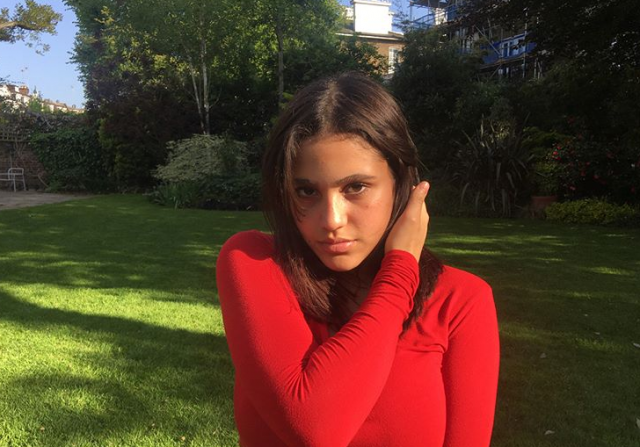 إبنة عمرو دياب في صورة جديدة تثير السخرية والجدل... كيف ظهرت هذه المرة؟