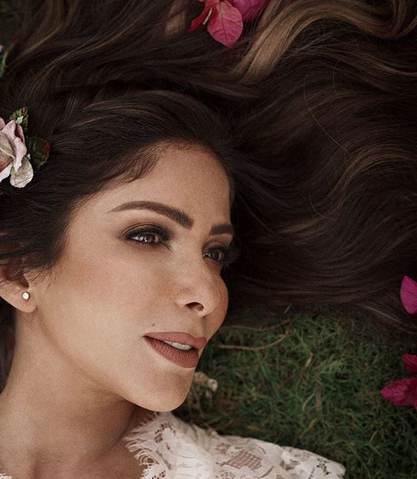 منى زكي تنشر صورة لها فور استيقاظها من النوم... هل ظهرت علامات التقدم بالعمر على وجهها؟