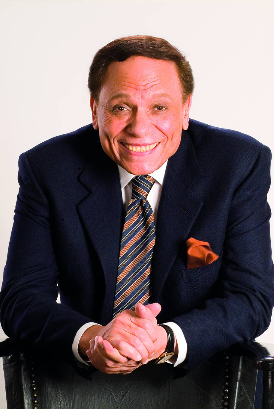 الزعيم عادل إمام: أعيش حياة بسيطة مع أسرتي ولا أفكر في الاعتزال