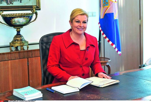 ورثت السياسة عن جدّها وشغلت جمهور المونديال:  تعرفوا إلى «كوليندا» رئيسة كرواتيا