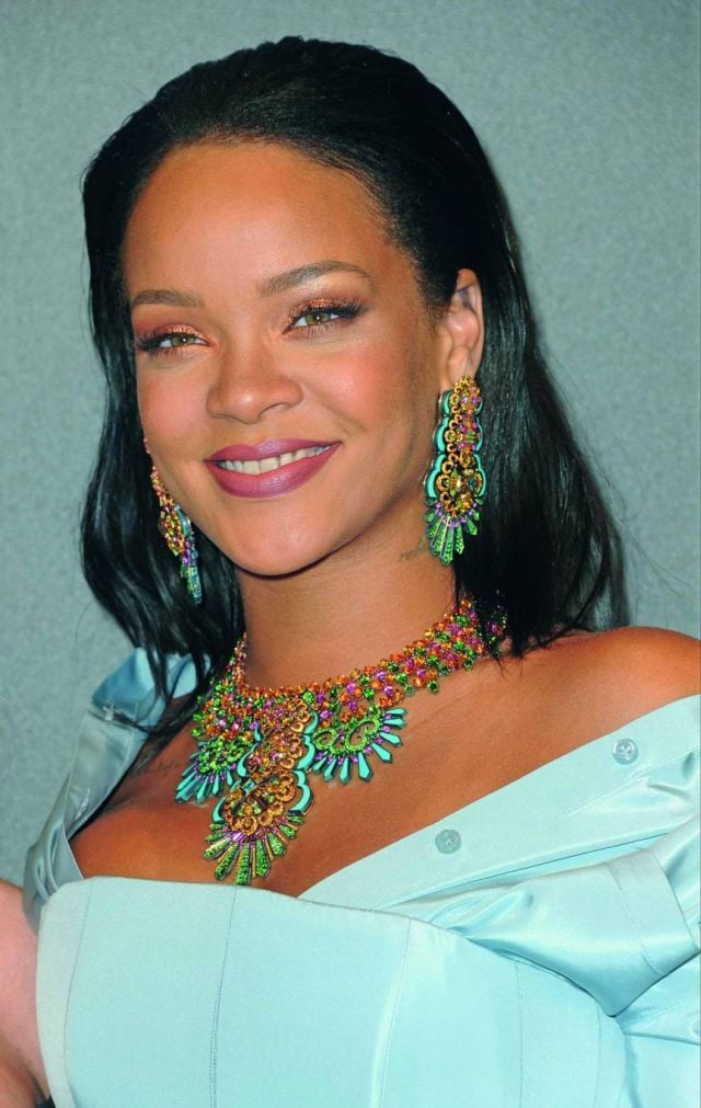 تعلّمي تطبيق ماكياج ريهانا Rihanna