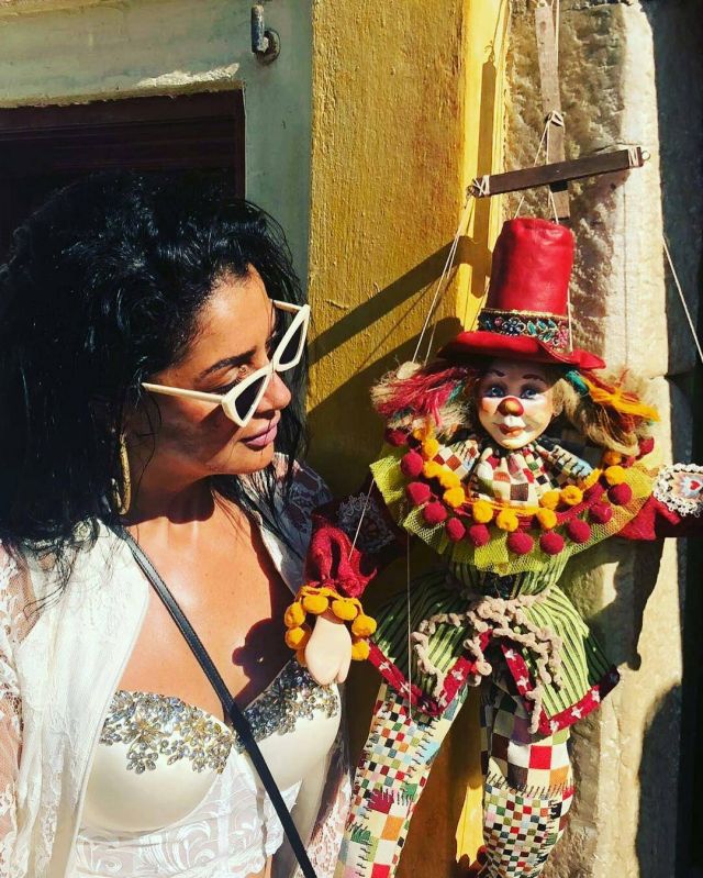 بالصور- غادة عبد الرازق تثير ضجة بفستانين: الأول قصير ..فماذا عن الثاني؟