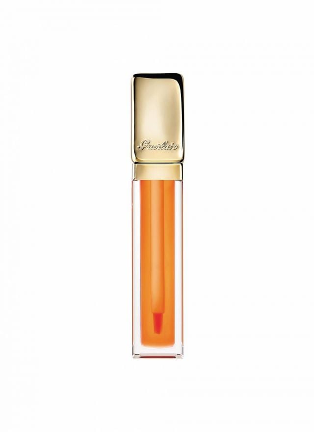 Guerlain Terracotta Kiss Delight in Apricot Syrup no.02 ملمع شفاه بصيغة البلسم السائل، يرطب الشفاه، يغذيها، ويعزّز حجمها بينما يلوّنها ويمنحها عبقًا شهيًا ولذيذا.