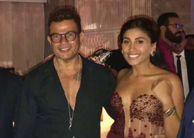 شاهدوا صورة جديدة لدينا الشربيني مع عمرو دياب في اليونان