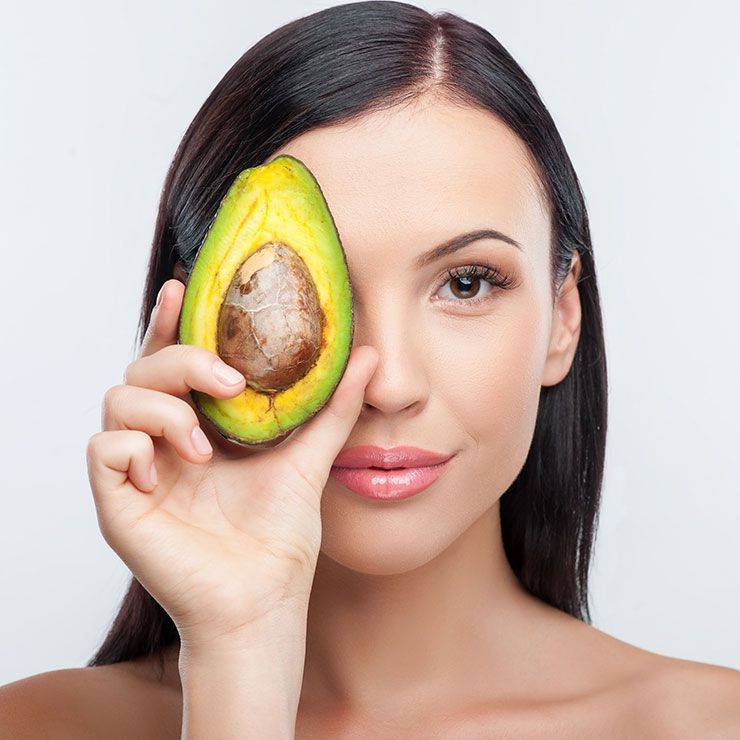 هكذا يصبح الأفوكادو بديلاً للفيلر والبوتوكس... سهولة الوصفة مدهشة