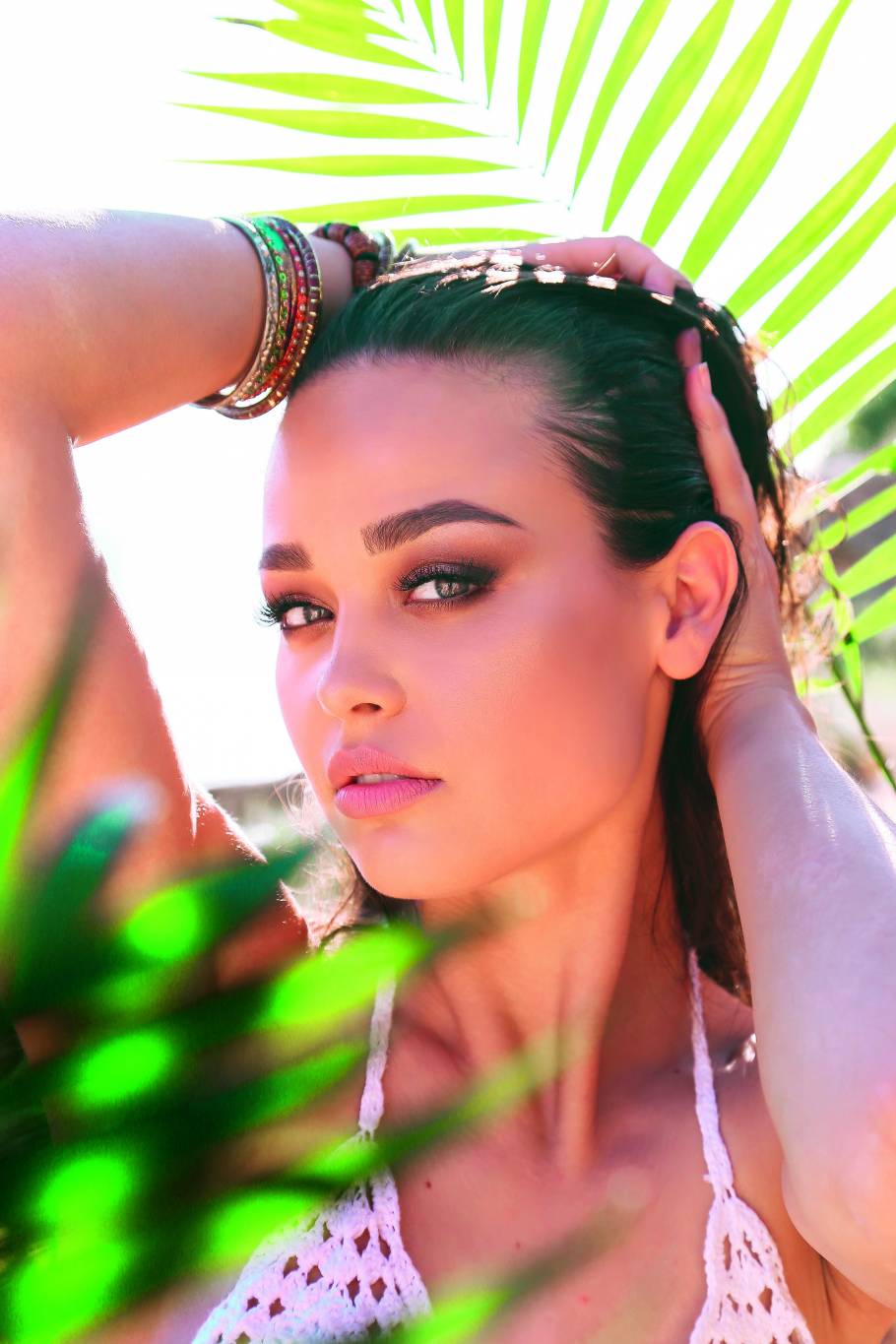 لاحظت أن لون شعري المصبوغ يبهت بسرعة في فصل الصيف. كيف أحافظ على حيوية لونه وثباته ؟