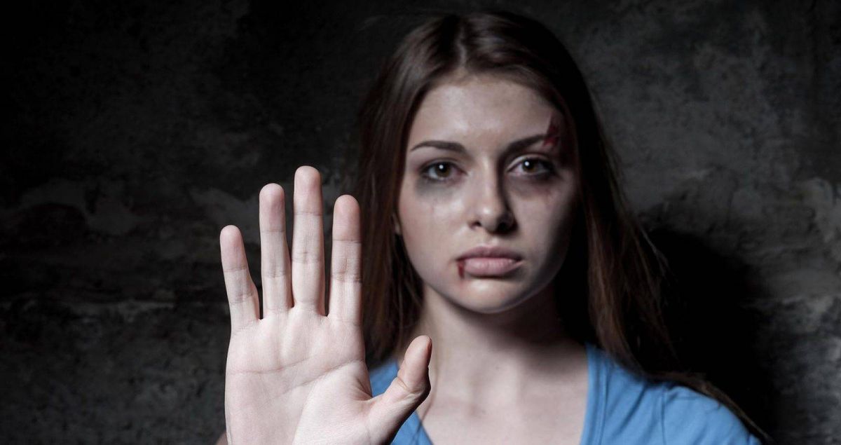 لن تصدقوا – أم تعاقب ابنتها بتغيير معالم وجهها... إليكم ما فعلته بها