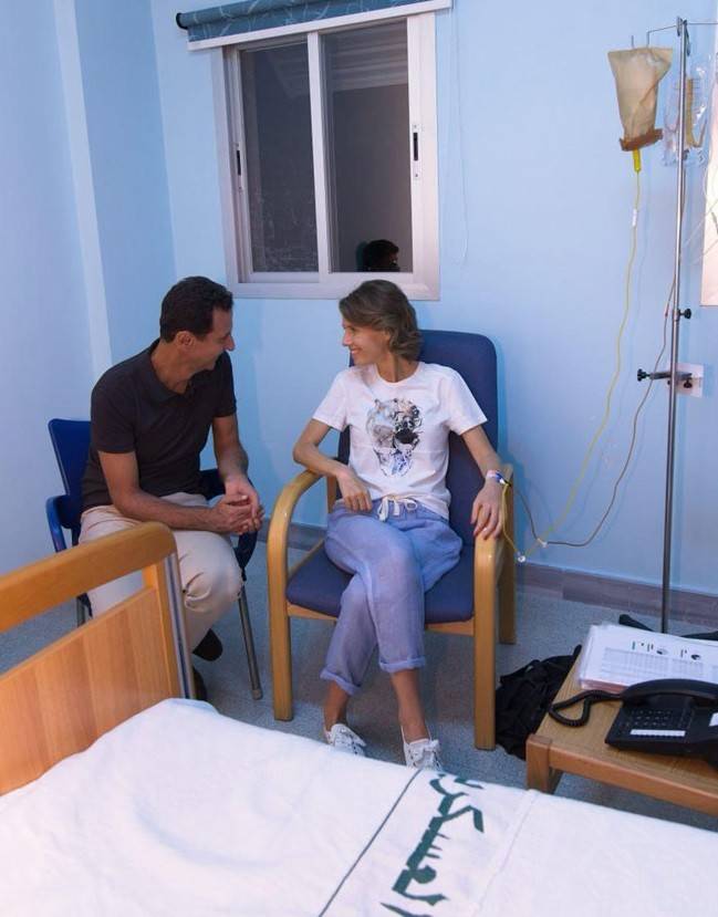 بالصور - أسماء الأسد تخضع للعلاج بعد إصابتها بالسرطان