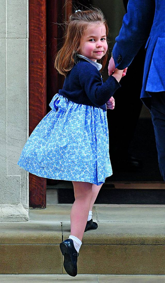 الأميرة شارلوت نجمة العائلة الملكية البريطانية