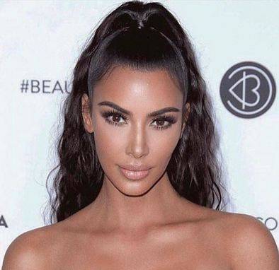 بالصور - كيم كارداشيان تغيّر لون شعرها إلى الأصفر..  شاهدوا كيف بدت