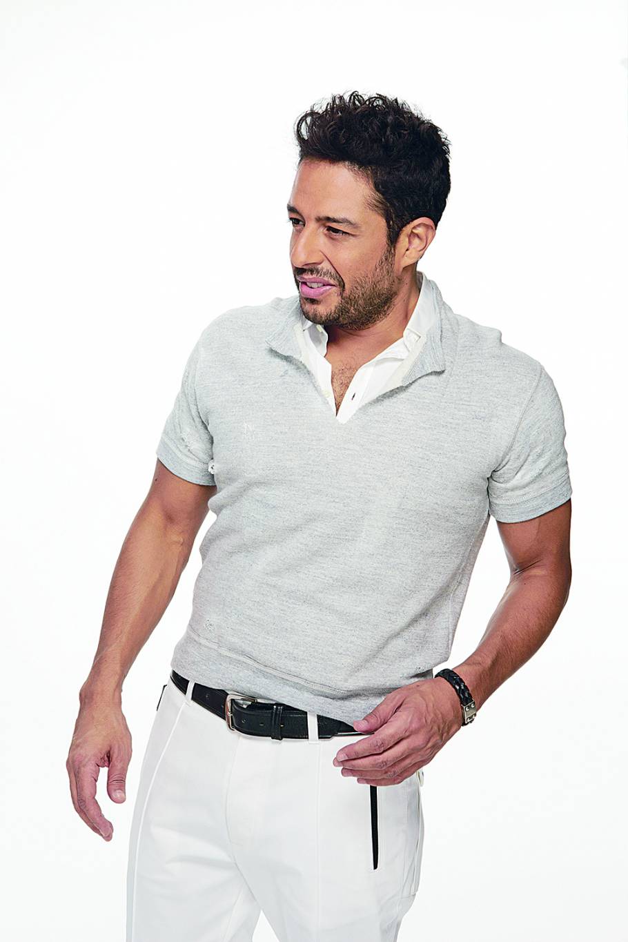 محمد حماقي: لم أتراجع عن التمثيل... لكن يحق لي الخوف على نجاحي كمغني