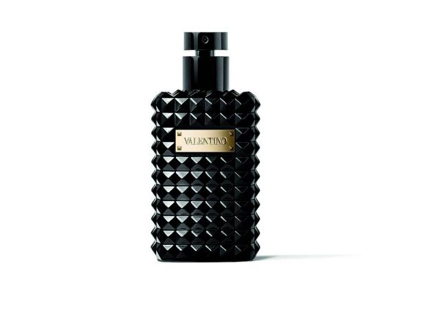 مسكي غامض Valentino Noir Absolu Musk Essence مسكي غامض Valentino Noir Absolu Musk Essence