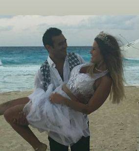 بالصور - هذا ما ارتدته ميرفت أمين في حفل زفاف ابنتها وعرضها للانتقاد