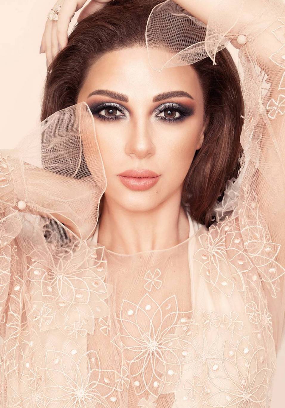 خاص- ماذا قالت ميريام فارس عن الشائعات ومساندة عائلتها لها؟