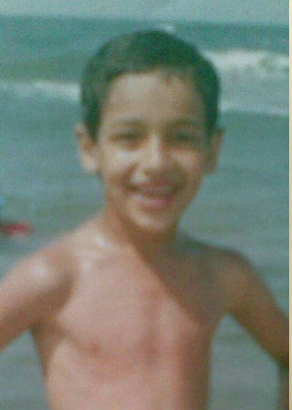 هذا الطفل الصغير نجم شهير الآن.. من هو؟