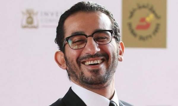 أحمد حلمي يهنئ جمهوره بالعيد بطريقة غريبة... شاهدوا ماذا فعل؟