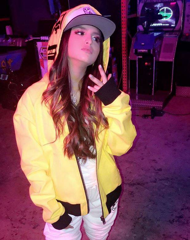 بالفيديو – إليكم ما فعلته حلا الترك بأذنها وأذهل الجميع... مؤلم وجريء