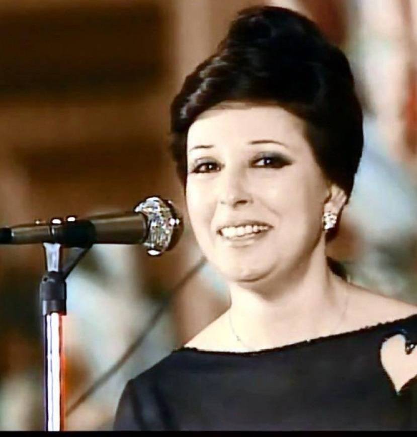 نجاة الصغيرة في صورة نادرة... هكذا بدت بالحجاب في سن الـ80