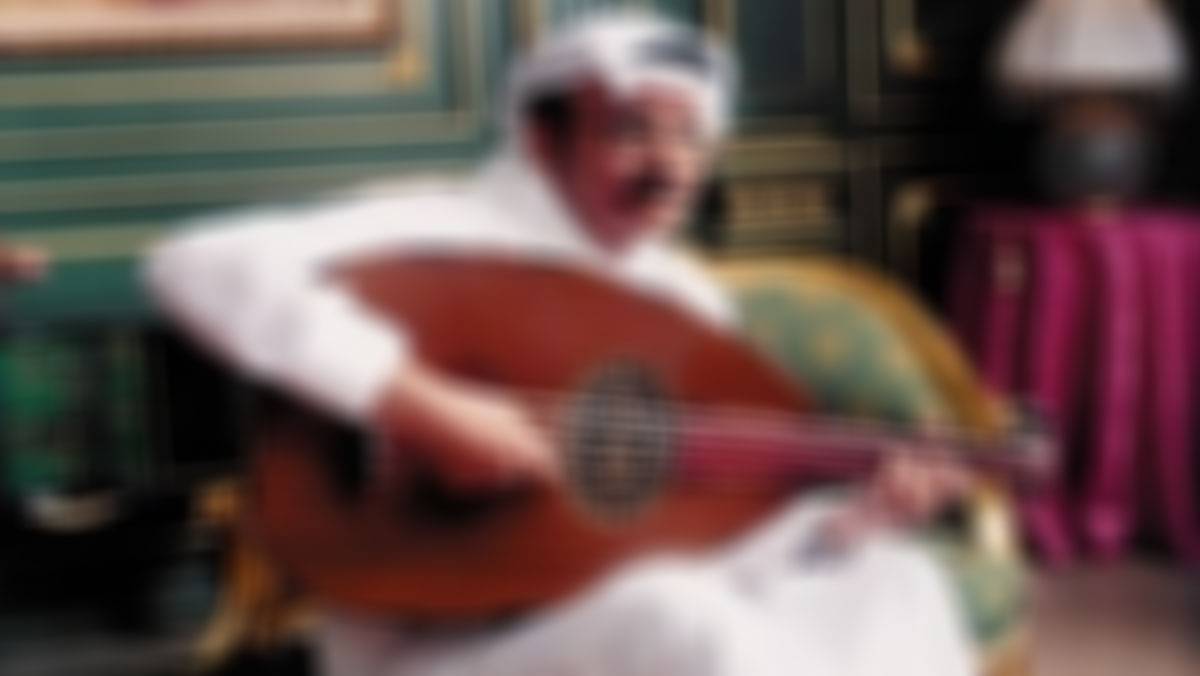 نجل فنان خليجي يروي للمرّة الأولى قصة حب والديه... ويصفها بـ