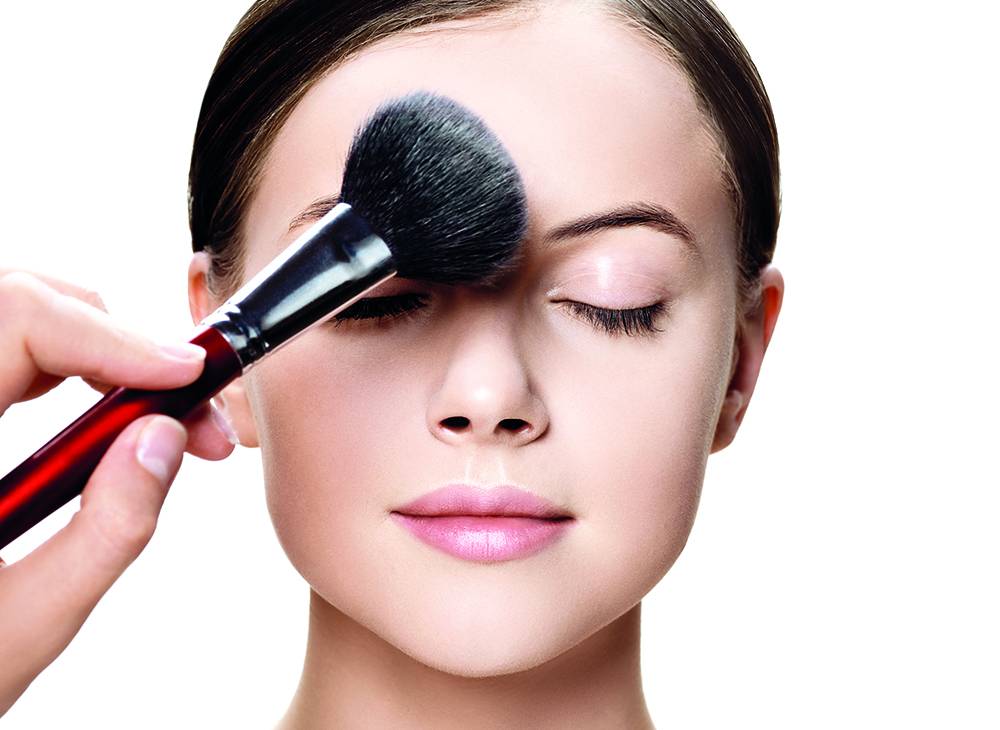 5 نصائح لتصغير الأنف بالماكياج