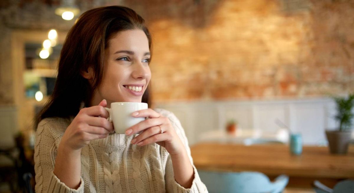 إضافة هذا المكوّن إلى قهوتك تجعلك تخسرين الوزن... وإليك السبب