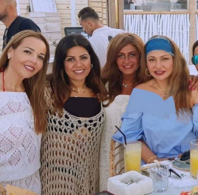بالفيديو: ليلى علوي تشعل السوشيال ميديا برقصها مع أصدقائها