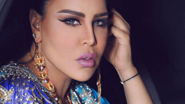 بالصور - أحلام في مرة نادرة تطلب السماح من نجمة 