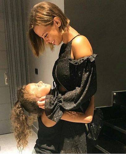 ايمان العاصي وابنتها